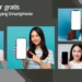 Gambar gratis Wanita Memegang Smartphone untuk desain konten