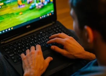 Penyebab Laptop Panas Saat Gaming dan Cara Mengatasinya